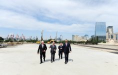 İlham Əliyev Bakıda Ağ Şəhər bulvarının təməlqoyma mərasimində iştirak edib (FOTO)