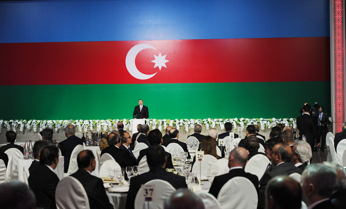 Prezident İlham Əliyev: 95 il əvvəl Şərqdə ilk demokratik respublika - Azərbaycan Xalq Cümhuriyyətinin yaranması böyük tarixi hadisə idi (FOTO)