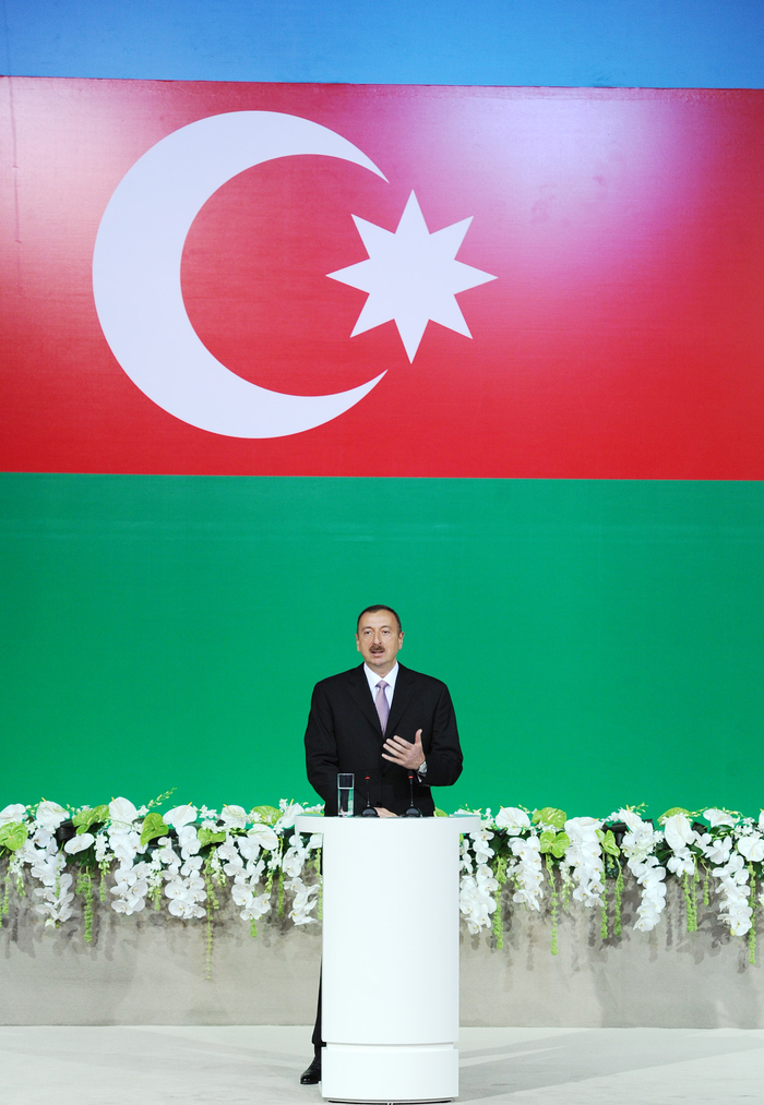 Prezident İlham Əliyev: 95 il əvvəl Şərqdə ilk demokratik respublika - Azərbaycan Xalq Cümhuriyyətinin yaranması böyük tarixi hadisə idi (FOTO)