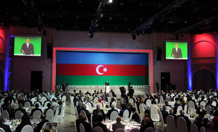 Prezident İlham Əliyev: 95 il əvvəl Şərqdə ilk demokratik respublika - Azərbaycan Xalq Cümhuriyyətinin yaranması böyük tarixi hadisə idi (FOTO)