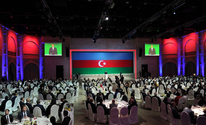 Prezident İlham Əliyev: 95 il əvvəl Şərqdə ilk demokratik respublika - Azərbaycan Xalq Cümhuriyyətinin yaranması böyük tarixi hadisə idi (FOTO)