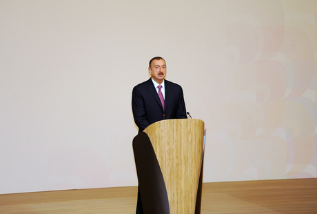 Prezident İlham Əliyev: Azərbaycanda bütün dinlərin nümayəndələri, bütün millətlər bir ailə kimi yaşayırlar (ƏLAVƏ OLUNUB) (FOTO)