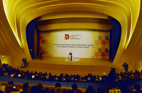 Prezident İlham Əliyev: Azərbaycanda bütün dinlərin nümayəndələri, bütün millətlər bir ailə kimi yaşayırlar (ƏLAVƏ OLUNUB) (FOTO)