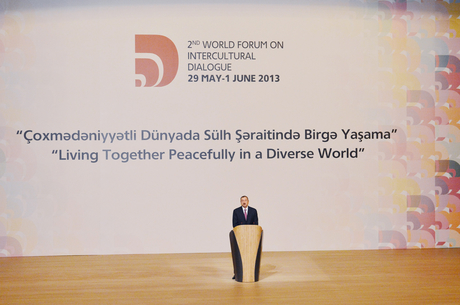 Prezident İlham Əliyev: Azərbaycanda bütün dinlərin nümayəndələri, bütün millətlər bir ailə kimi yaşayırlar (ƏLAVƏ OLUNUB) (FOTO)