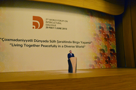 Prezident İlham Əliyev: Azərbaycanda bütün dinlərin nümayəndələri, bütün millətlər bir ailə kimi yaşayırlar (ƏLAVƏ OLUNUB) (FOTO)