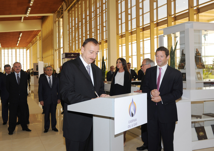 Prezident İlham Əliyev: Bu gün Azərbaycan qarşıda duran bütün əsas enerji məsələlərini uğurla icra edib (ƏLAVƏ OLUNUB) (FOTO)