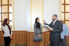 Azərbaycanın birinci xanım Mehriban Əliyeva Bakının Binə qəsəbəsindəki İmam Rza məscidi yenidənqurmadan sonra açılışında iştirak edib (FOTO)