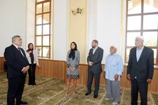 Azərbaycanın birinci xanım Mehriban Əliyeva Bakının Binə qəsəbəsindəki İmam Rza məscidi yenidənqurmadan sonra açılışında iştirak edib (FOTO)