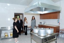 Azərbaycanın birinci xanımı Mehriban Əliyeva Bakının Nəsimi və Binəqədi rayonlarında uşaq bağçalarının əsaslı təmirdən sonra açılışında iştirak edib (FOTO)