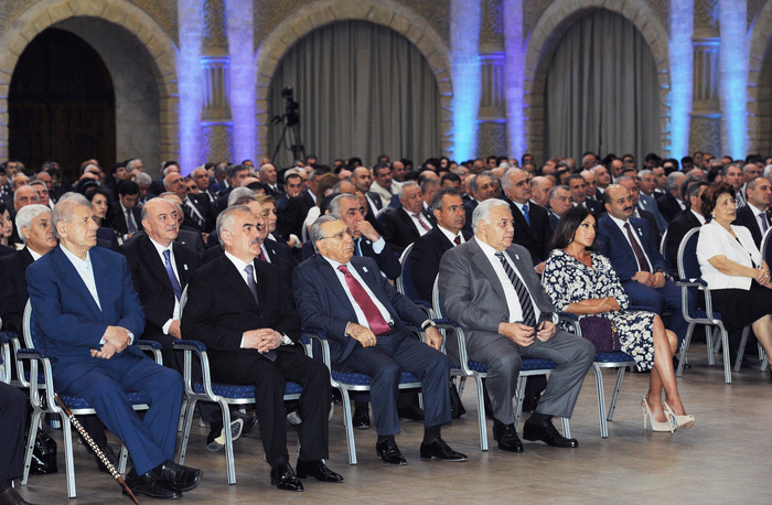 Prezident İlham Əliyev: Bizim amalımız qüdrətli Azərbaycandır, müstəqillikdir, inkişafdır, sosial rifahdır (FOTO)