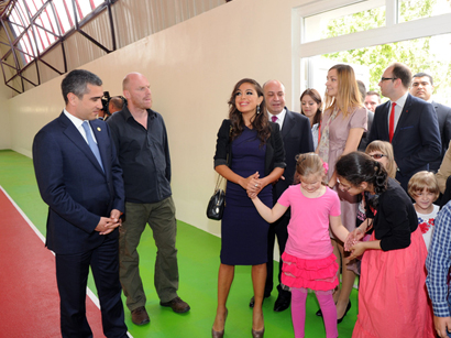 Leyla Əliyeva Sarayevoda görmə qabiliyyəti məhdud olan uşaqlar və gənclər üçün mərkəzin açılışında iştirak edib (FOTO)