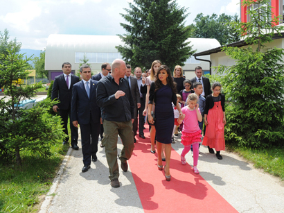 Leyla Əliyeva Sarayevoda görmə qabiliyyəti məhdud olan uşaqlar və gənclər üçün mərkəzin açılışında iştirak edib (FOTO)