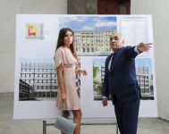 Azərbaycanın birinci xanımı Mehriban Əliyeva Bakıdakı 23 nömrəli orta məktəbin binasında yenidənqurma işlərinin gedişi ilə tanış olub (FOTO)