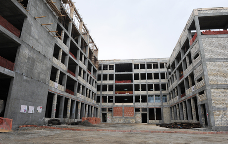 Azərbaycanın birinci xanımı Mehriban Əliyeva Bakıdakı 23 nömrəli orta məktəbin binasında yenidənqurma işlərinin gedişi ilə tanış olub (FOTO)