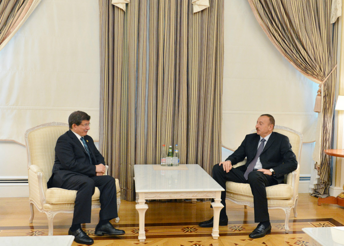 İlham Əliyev Əhməd Davudoğlunu qəbul edib