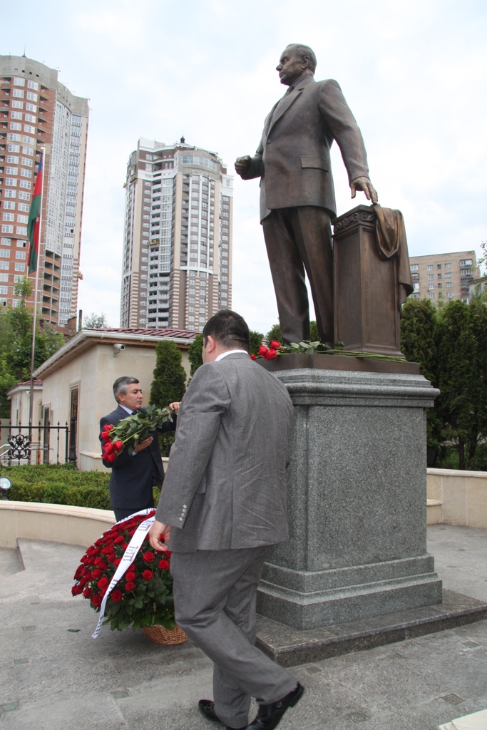 Kiyevdə “Heydər Əliyev liderlik dərsi” sənədli filminin təqdimat mərasimi olub (FOTO)