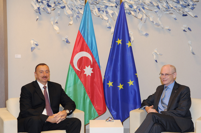 Prezident İlham Əliyev Avropa İttifaqı Şurasının prezidenti Herman Van Rompuy ilə görüşüb (FOTO)