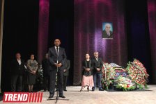 Səyavuş Aslanın səhnədə son "rolu" (ƏLAVƏ OLUNUB 3) (FOTO 2)