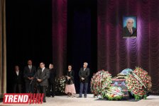 Səyavuş Aslanın səhnədə son "rolu" (ƏLAVƏ OLUNUB 3) (FOTO 2)