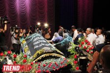 Səyavuş Aslanın səhnədə son "rolu" (ƏLAVƏ OLUNUB 3) (FOTO 2)