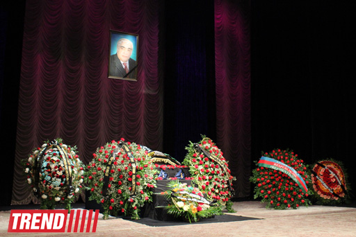 Səyavuş Aslanın səhnədə son "rolu" (ƏLAVƏ OLUNUB 3) (FOTO 2)