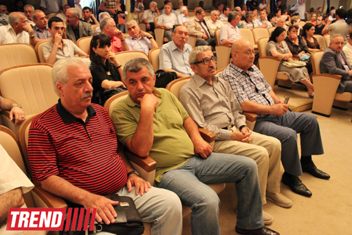 Səyavuş Aslanın səhnədə son "rolu" (ƏLAVƏ OLUNUB 3) (FOTO 2)