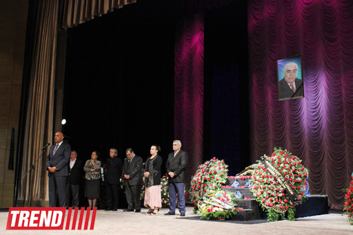 Səyavuş Aslanın səhnədə son "rolu" (ƏLAVƏ OLUNUB 3) (FOTO 2)