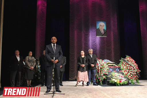 Səyavuş Aslanın səhnədə son "rolu" (ƏLAVƏ OLUNUB 3) (FOTO 2)