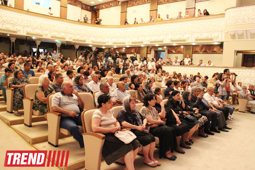 Səyavuş Aslanın səhnədə son "rolu" (ƏLAVƏ OLUNUB 3) (FOTO 2)