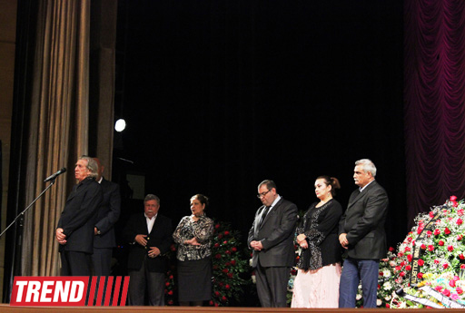 Səyavuş Aslanın səhnədə son "rolu" (ƏLAVƏ OLUNUB 3) (FOTO 2)
