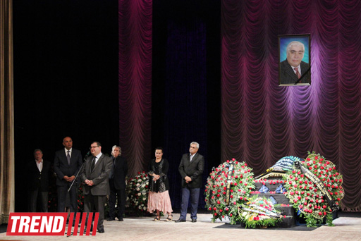 Səyavuş Aslanın səhnədə son "rolu" (ƏLAVƏ OLUNUB 3) (FOTO 2)
