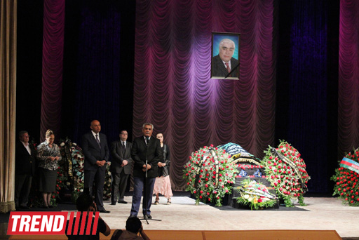 Səyavuş Aslanın səhnədə son "rolu" (ƏLAVƏ OLUNUB 3) (FOTO 2)