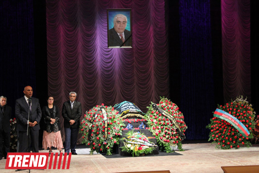 Səyavuş Aslanın səhnədə son "rolu" (ƏLAVƏ OLUNUB 3) (FOTO 2)