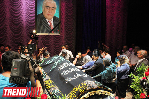 Səyavuş Aslanın səhnədə son "rolu" (ƏLAVƏ OLUNUB 3) (FOTO 2)
