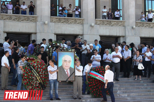 Səyavuş Aslanın səhnədə son "rolu" (ƏLAVƏ OLUNUB 3) (FOTO 2)