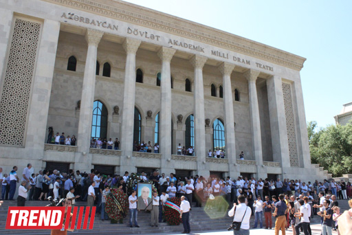 Səyavuş Aslanın səhnədə son "rolu" (ƏLAVƏ OLUNUB 3) (FOTO 2)