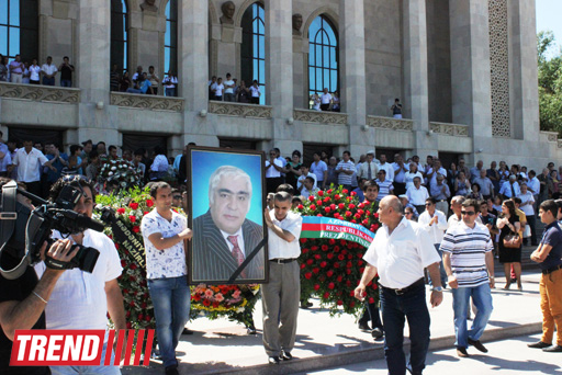 Səyavuş Aslanın səhnədə son "rolu" (ƏLAVƏ OLUNUB 3) (FOTO 2)