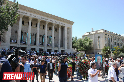 Səyavuş Aslanın səhnədə son "rolu" (ƏLAVƏ OLUNUB 3) (FOTO 2)