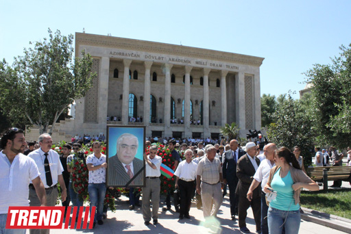 Səyavuş Aslanın səhnədə son "rolu" (ƏLAVƏ OLUNUB 3) (FOTO 2)