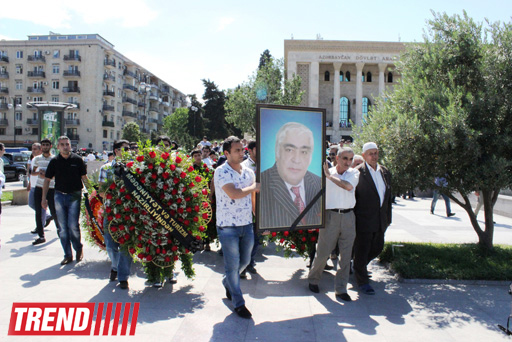 Səyavuş Aslanın səhnədə son "rolu" (ƏLAVƏ OLUNUB 3) (FOTO 2)