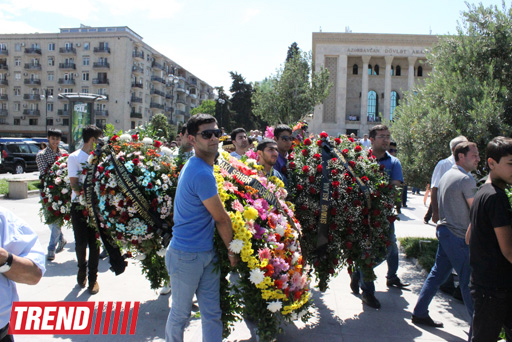 Səyavuş Aslanın səhnədə son "rolu" (ƏLAVƏ OLUNUB 3) (FOTO 2)