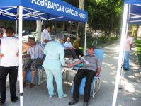 Gənclər Fondunun təşkilatçılığı ilə keçirilən qanvermə aksiyasına əsgərlər də qoşuldu (FOTO)