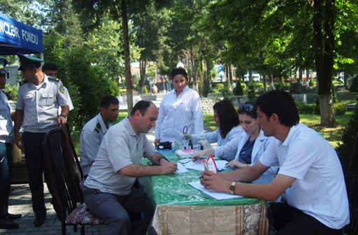 Gənclər Fondunun təşkilatçılığı ilə keçirilən qanvermə aksiyasına əsgərlər də qoşuldu (FOTO)