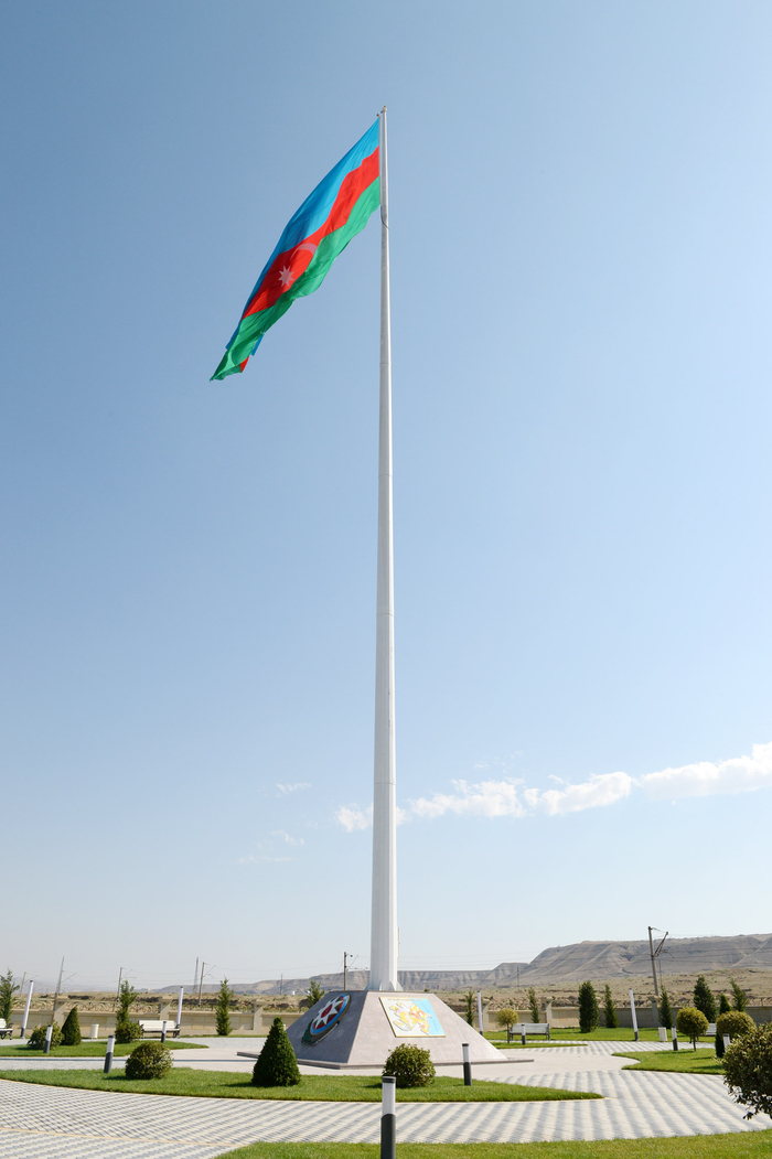Prezident İlham Əliyev Şirvanda Bayraq Meydanında yaradılan şəraitlə tanış olub (FOTO)