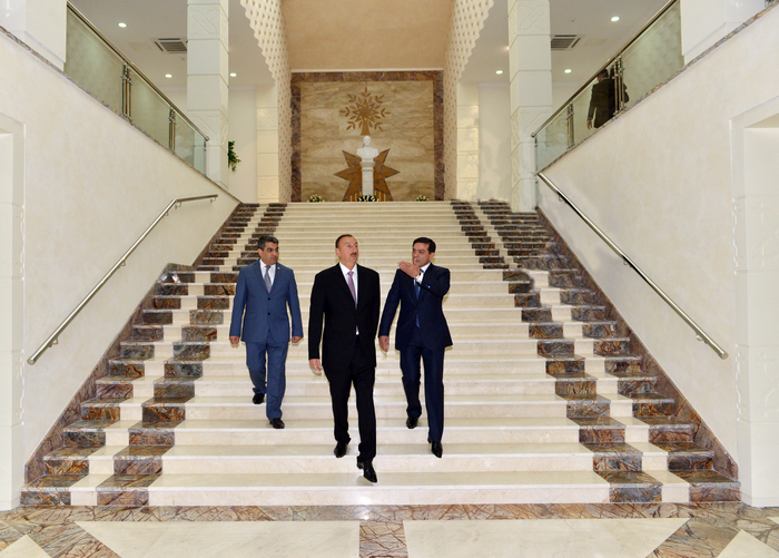 İlham Əliyev Yeni Azərbaycan Partiyası Binəqədi rayon təşkilatının inzibati binasının açılışında iştirak edib (FOTO)