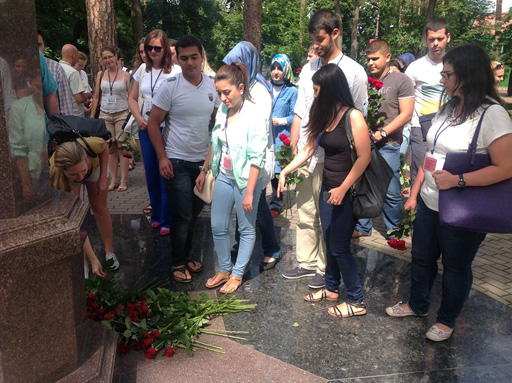Ukraynada tanınmış oftalmoloq Zərifə Əliyevanın adını daşıyan parkda ekoloji tədbir keçirilib (FOTO)