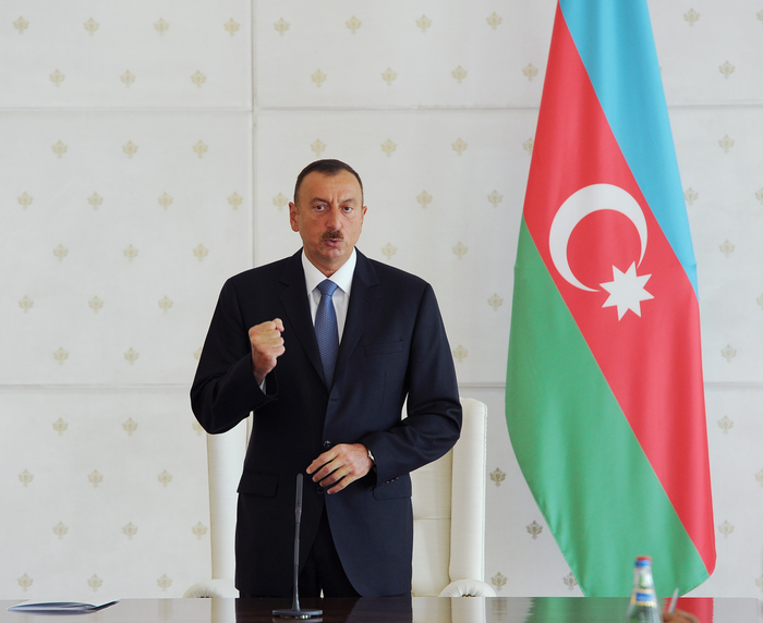İlham Əliyevin sədrliyi ilə Nazirlər Kabinetinin 2013-cü ilin I yarısının yekunlarına həsr olunmuş iclası keçirilib (FOTO)