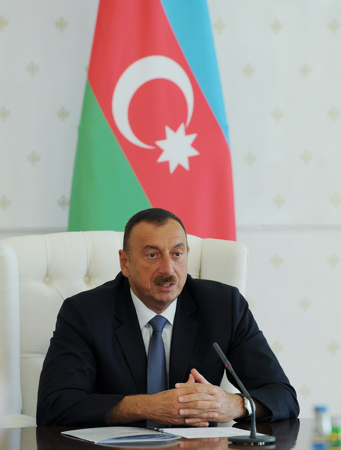 İlham Əliyevin sədrliyi ilə Nazirlər Kabinetinin 2013-cü ilin I yarısının yekunlarına həsr olunmuş iclası keçirilib (FOTO)