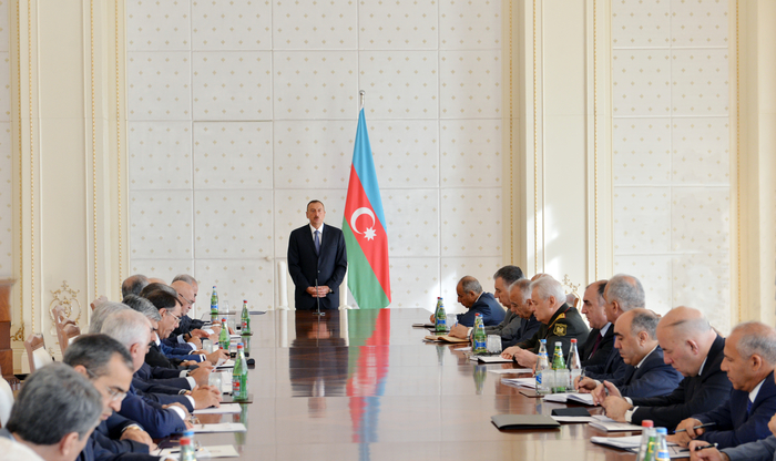 İlham Əliyevin sədrliyi ilə Nazirlər Kabinetinin 2013-cü ilin I yarısının yekunlarına həsr olunmuş iclası keçirilib (FOTO)