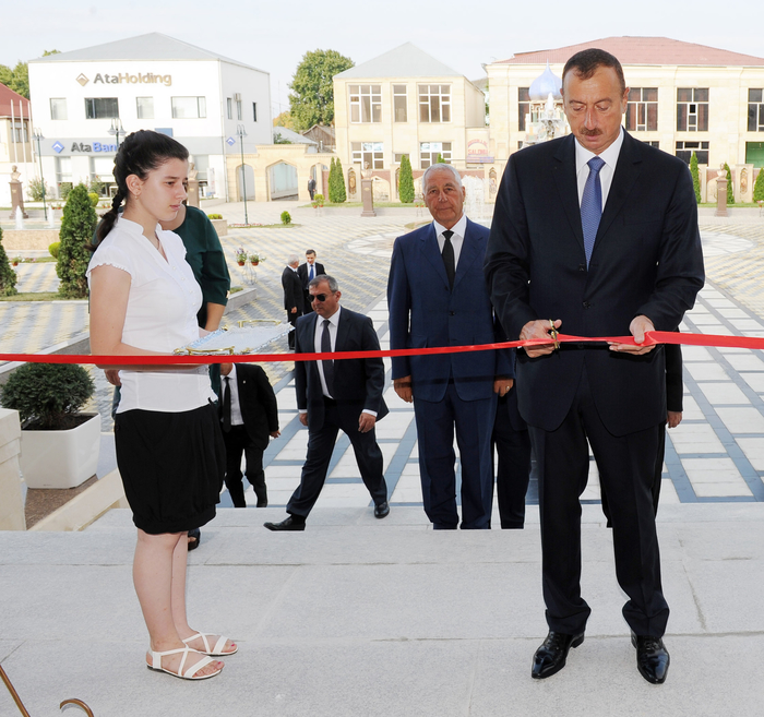 İlham Əliyev Xaçmazda Tarix-Diyarşünaslıq Muzeyinin açılışında iştirak edib (FOTO)